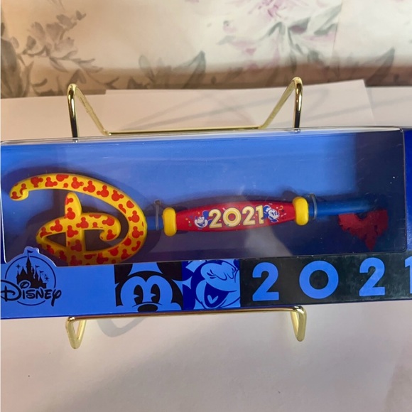 Disney’s Mickey 2021 Key - Picture 3 of 7